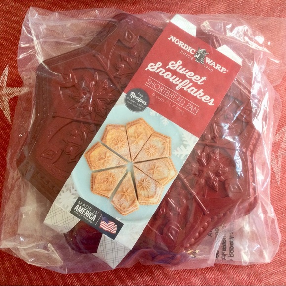 Nordic Ware Sweet Snowflakes Shortbread & Cake Pan Cast Aluminum Nonstick 6 Cups - Picture 5 of 10